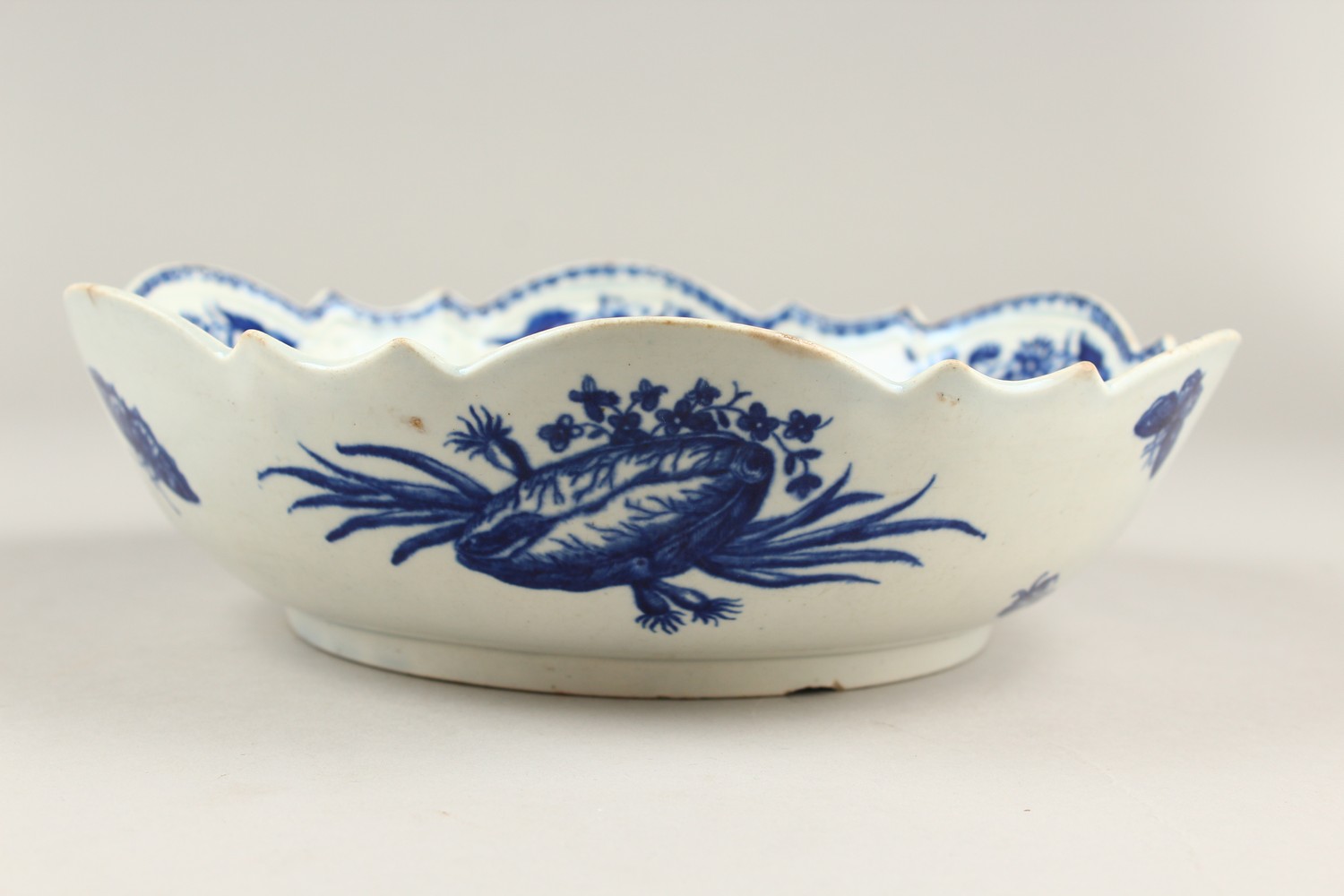 AN 18TH CENTURY WORCESTER BLUE AND WHITE JUNKET BOWL, painted with fruit and shells in relief. - Image 6 of 17