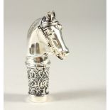 A HORSES HEAD HANDLE. 8cms.