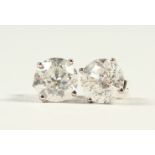 A PAIR OF WHITE GOLD DIAMOND STUD EARRINGS of 2.10cts approx.