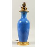 A GOOD LATE 19TH CENTURY FRENCH ORMOLU MOUNTED BLUE PORCELAIN VASE SHAPED TABLE LAMP. 34cms high.