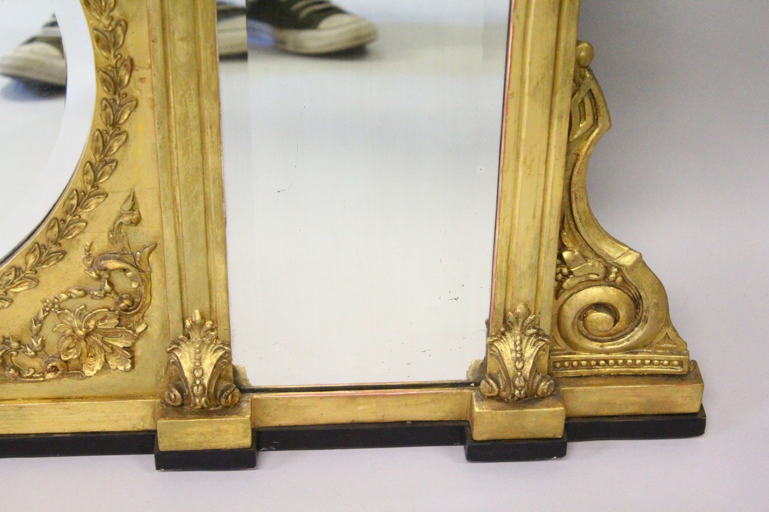 A VERY GOOD GILTWOOD OVERMANTLE MIRROR with oval mirrored panels and rectangular mirror in an ornate - Image 5 of 6