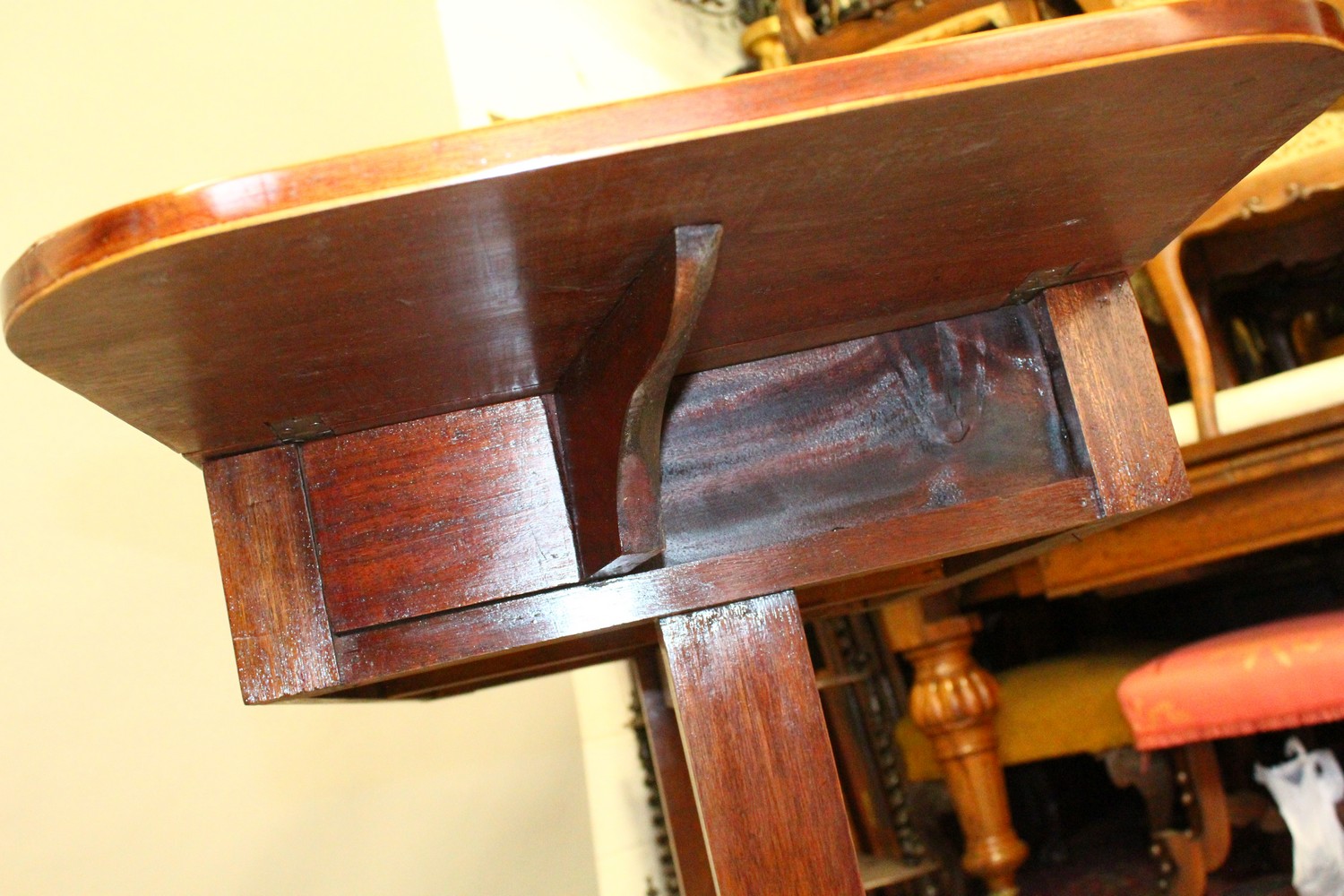 A GEORGIAN STYLE MAHOGANY INLAID SOFA TABLE, with folding flap, two small drawers, on end supports - Image 11 of 11