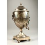A CLASSICAL ADAM STYLE TEA URN, with ribbed vase shaped toddy, lions mask ring handles, on a