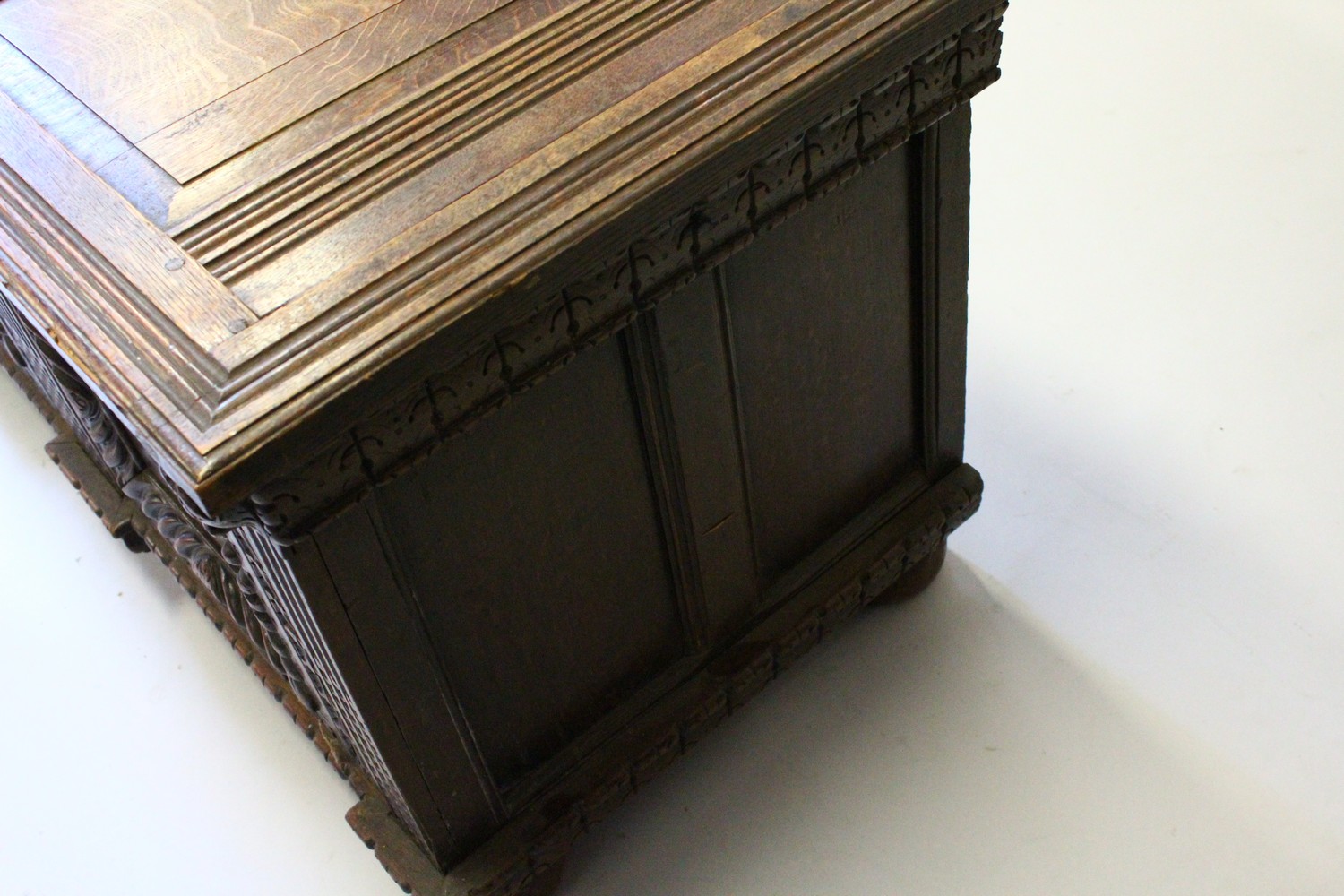 A LARGE 17TH-18TH CENTURY FRENCH OAK COFFER, with two plain panels to the top and two carved - Image 7 of 13