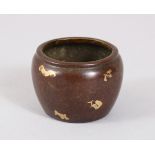 A MINIATURE BRONZE CENSER WITH GOLD SPLASH DECORATION. 3.5cms.