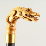 A GOOD EDWARDIAN WALKING STICK with carved alligator handle. 85cms long.