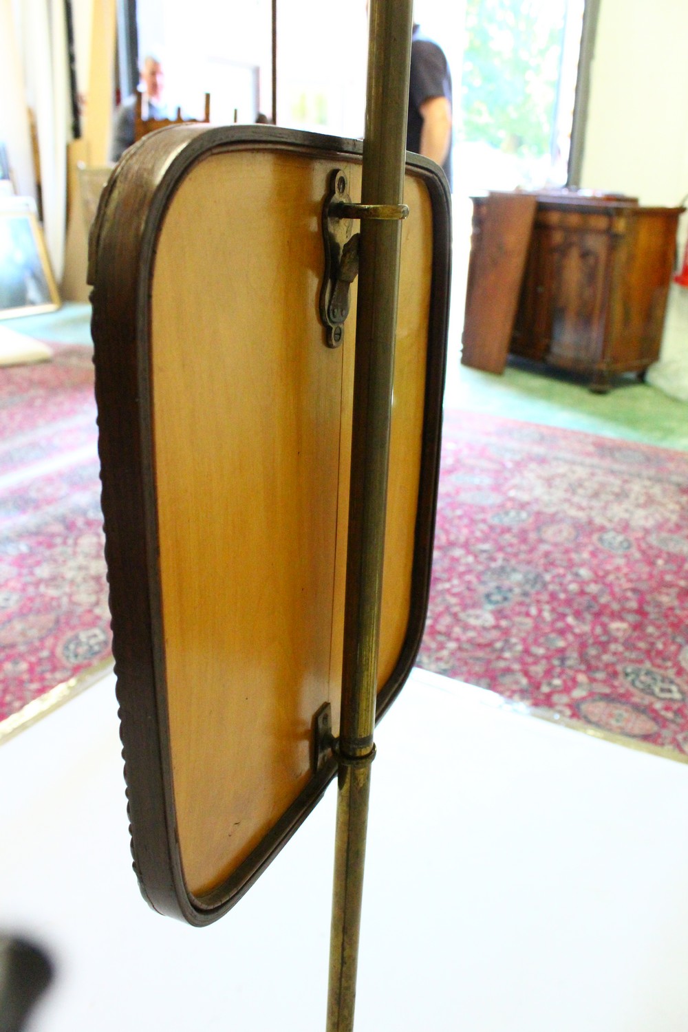 A LATE REGENCY ROSEWOOD POLESCREEN with lacquer fern panel. - Image 5 of 6