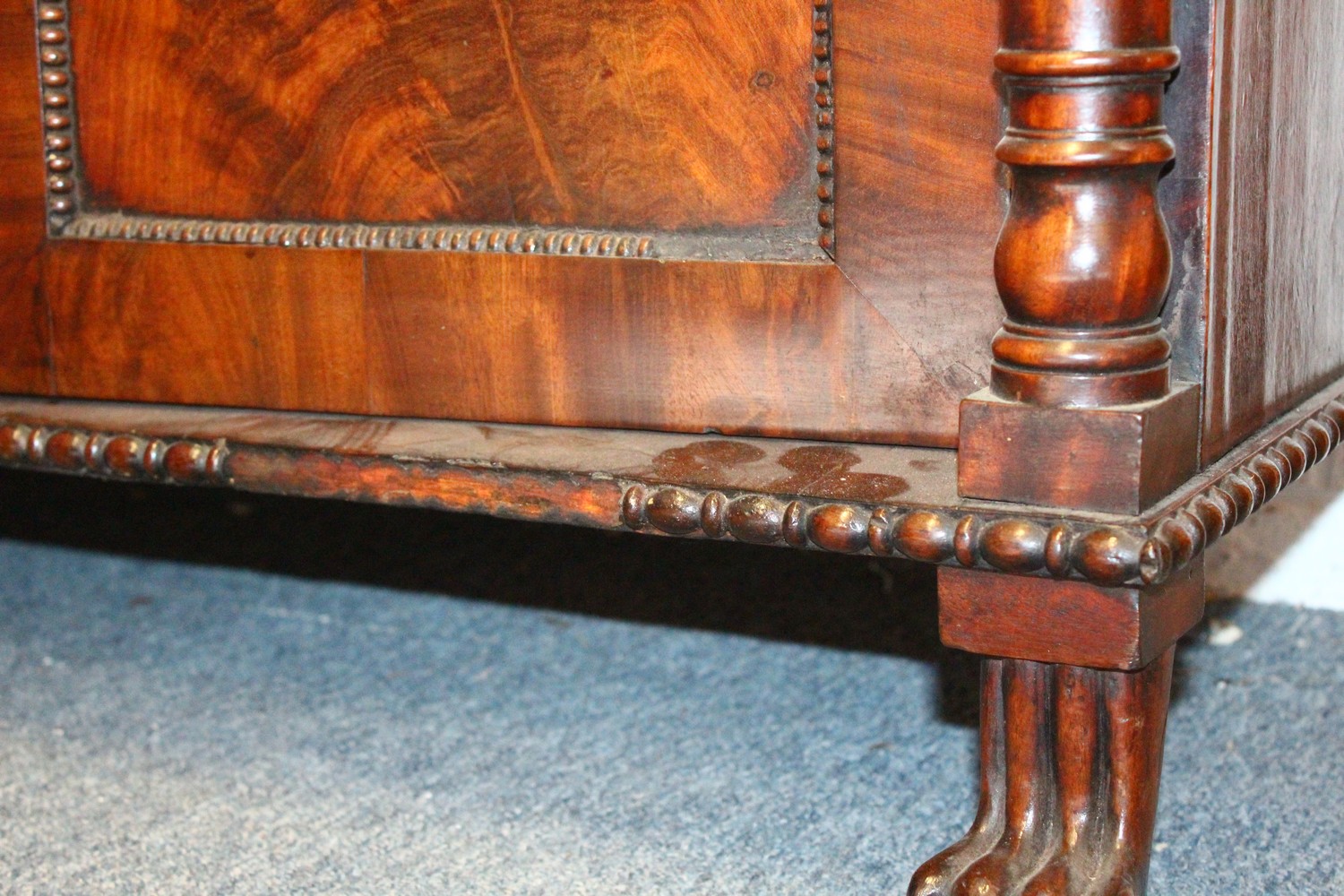 A REGENCY MAHOGANY CHIFFONIER, with a shelf to the upper section, a cushion frieze drawer, a pair of - Image 3 of 7