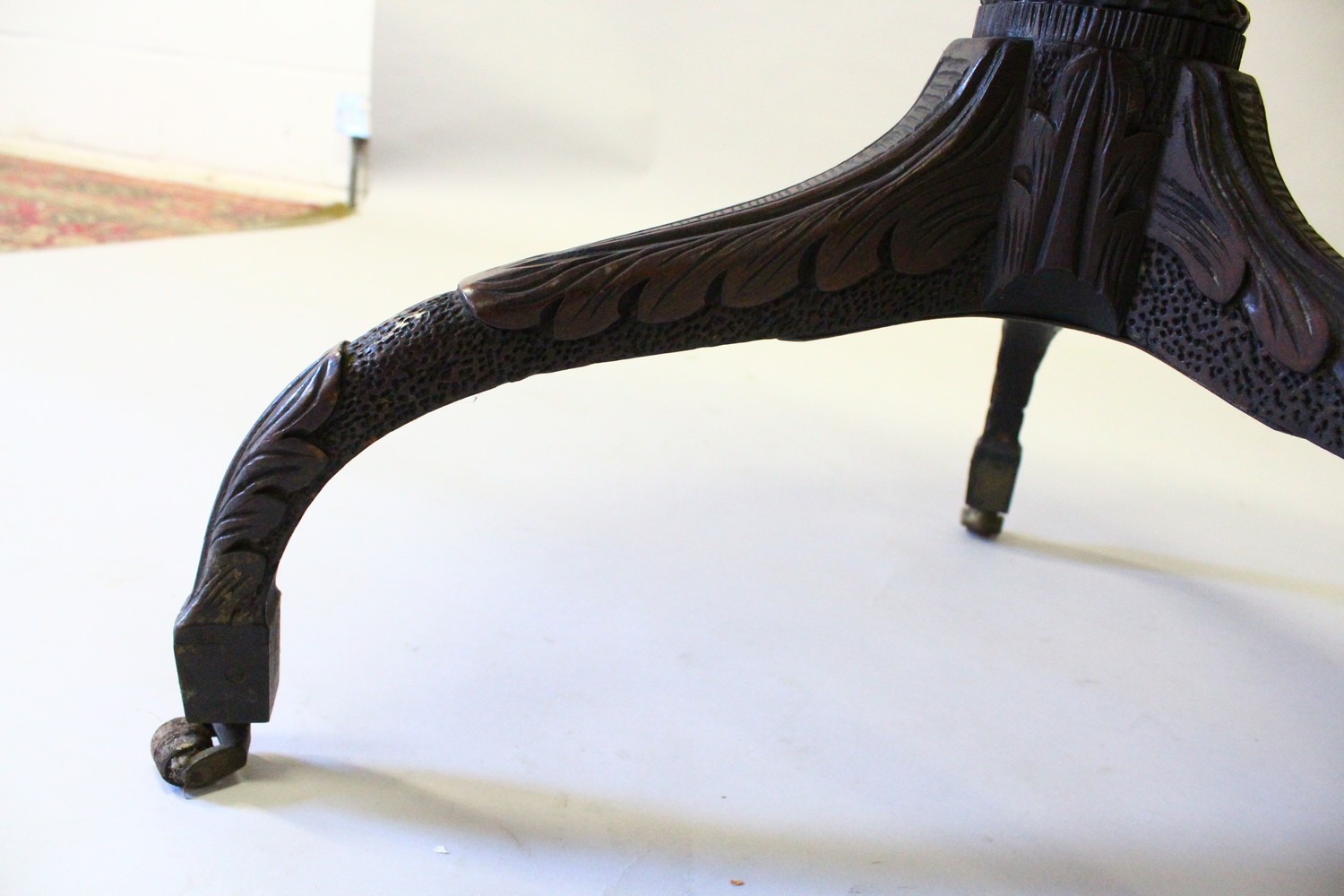 A GEORGE III MAHOGANY CARVED THREE TIER DUMB WAITER with centre column support ending in tripod - Image 6 of 8