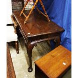 AN EARLY MAHOGANY SERVING TABLE, on carved cabriole legs with pad feet.