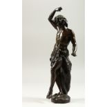 AFTER THE ANTIQUE A 19TH CENTURY ITALIAN BRONZE OF A CLASSICAL FIGURE. 37cms high.