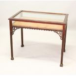 AN EDWARDIAN MAHOGANY RECTANGULAR TOP BIJOUTERIE TABLE, with lift-up glass top, glass sides, on