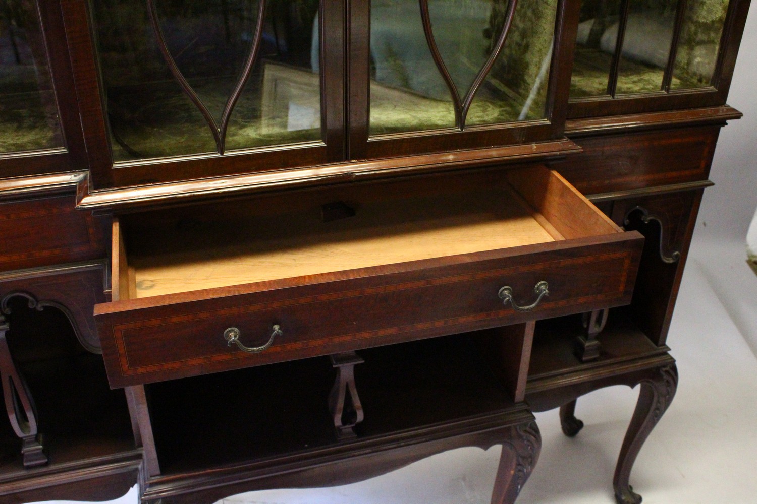 AN EDWARDIAN MAHOGANY BREAKFRONT STANDING BOOKCASE, the top with swan neck pediment, over four glass - Image 7 of 11