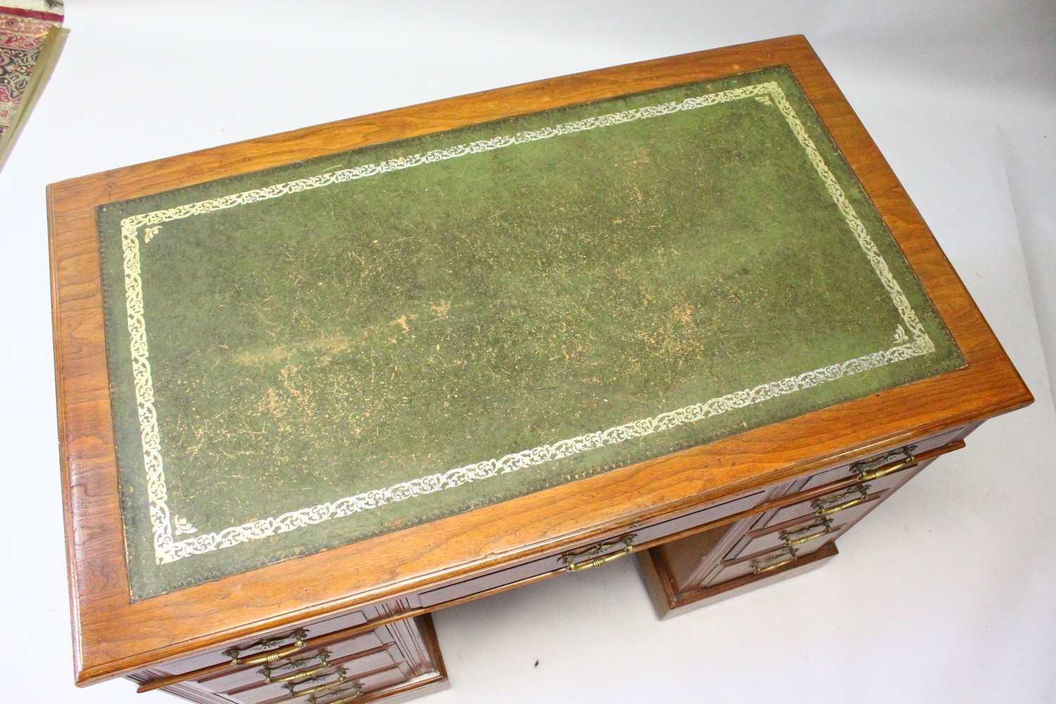 AN EDWARDIAN MAHOGANY PEDESTAL DESK, the top with leather writing panel, three drawers to the top - Image 3 of 6