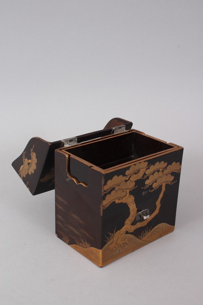 A GOOD JAPANESE MEIJI PERIOD LACQUER CHEST, the gold lacquer decoration depicting scnes of pine - Image 2 of 5