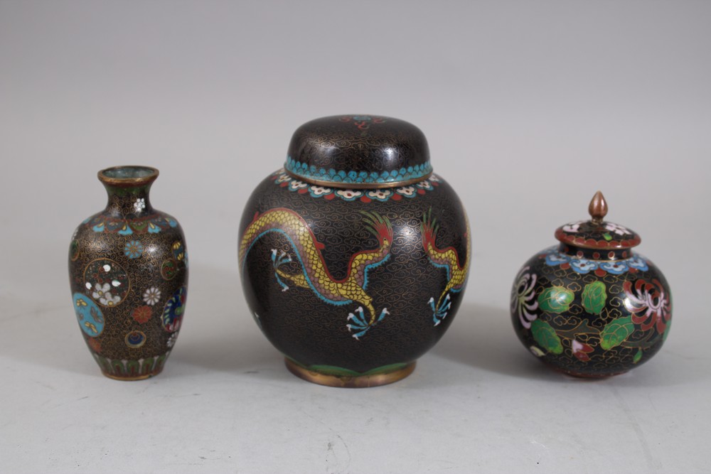 A MIXED LOT OF ORIENTAL CLOISONNE VASES / JAR, consisting of two lidded jars and one smaller vase, - Image 4 of 5