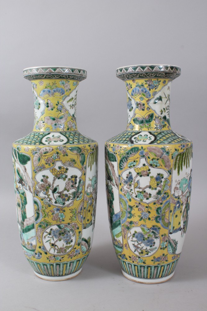 A PAIR OF 19TH CENTURY CHINESE ROULEAU PORCELAIN VASES, the body of the vases with panels - Image 4 of 8