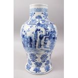 A 19TH CENTURY CHINESE BLUE & WHITE PORCELAIN VASE, the body decorated with scenes of figures