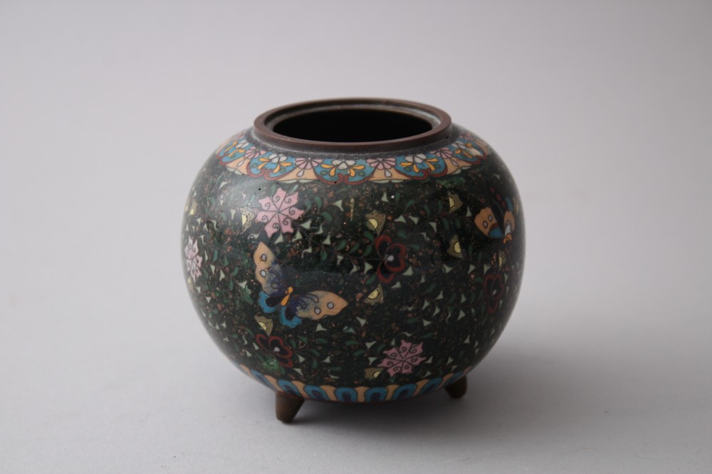 A JAPANESE MEIJI PERIOD CLOISONNE KORO, decorated with a gold dust ground surrounded with floral - Image 3 of 5