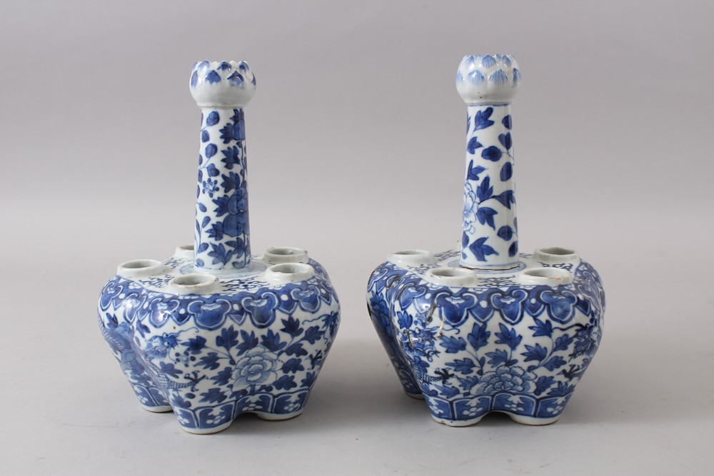 A PAIR OF 19TH CENTURY CHINESE BLUE & WHITE PORCELAIN TULIP HEAD BOTTLE VASES, both decorated with - Image 2 of 9