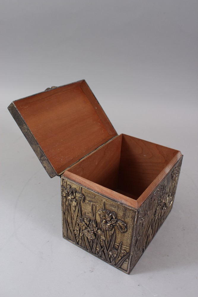 A GOOD JAPANESE / ORIENTAL MEIJI PERIOD BRONZE DRAGON BOX, the hinged box with high relief - Image 3 of 6