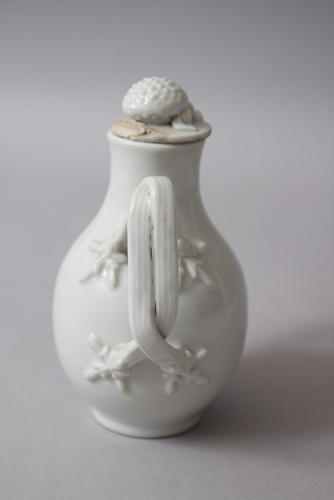 AN 18TH / 19TH CENTURY CHINESE EXPORT WHITE PORCELAIN JUG, the handle moulded in vine form, the - Image 2 of 5