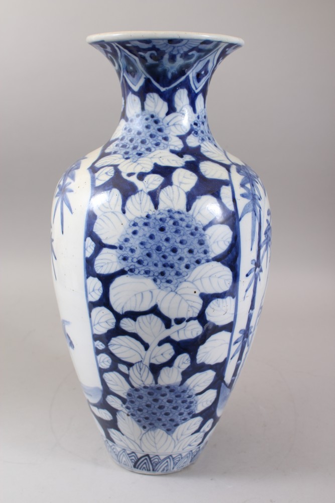 A GOOD JAPANESE MEIJI PERIOD BLUE & WHITE ARITA STYLE BALUSTER VASE, the body with two panels - Image 4 of 7