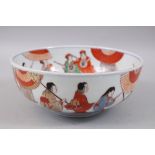 A 19TH CENTURY ORIENTAL / JAPANESE PORCELAIN BOWL, decorated with scenes of figures with parasols