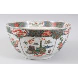 A GOOD CHINESE 18TH / 19TH CENTURY FAMILLE VERTE PORCELAIN BOWL, the exterior decorated with