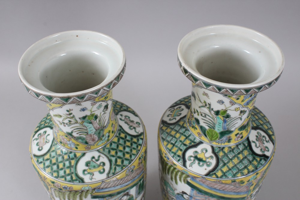 A PAIR OF 19TH CENTURY CHINESE ROULEAU PORCELAIN VASES, the body of the vases with panels - Image 7 of 8