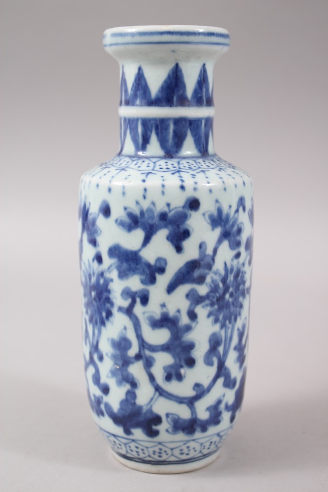 AN 18TH / 19TH CENTURY CHINESE BLUE & WHTE PORCELAIN ROULEAU VASE, the body decorated with scrolling - Image 2 of 5