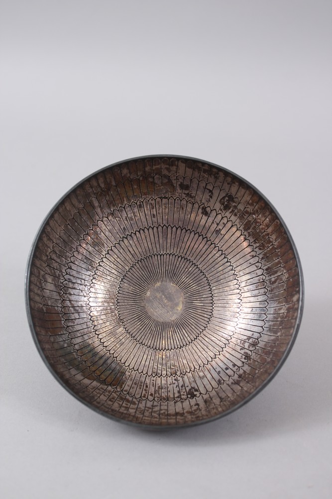 A SUPERB 19TH CENTURY INDIAN BIDRI SILVER INLAID CIRCULAR BOWL, 12cm diameter x 6.5cm high. - Image 4 of 5