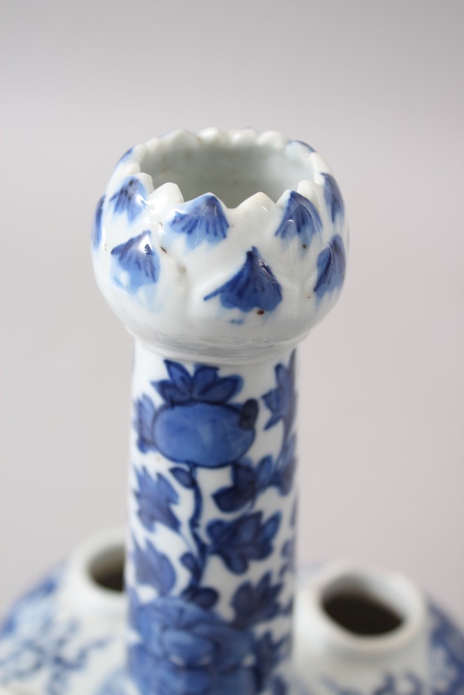 A PAIR OF 19TH CENTURY CHINESE BLUE & WHITE PORCELAIN TULIP HEAD BOTTLE VASES, both decorated with - Image 6 of 9