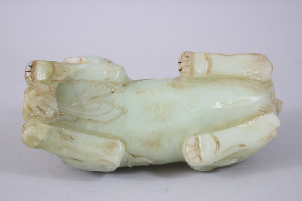 A GOOD 19TH / 20TH CENTURY CHINESE CARVED JADE LION DOG, the dog recumbent, 5.5cm high x 16cm wide. - Image 5 of 5