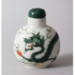 A GOOD 19TH CENTURY CHINESE FAMILE VERT DRAGON PORCELAIN SNUFF BOTTLE, with decoration of a