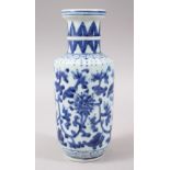 AN 18TH / 19TH CENTURY CHINESE BLUE & WHTE PORCELAIN ROULEAU VASE, the body decorated with scrolling