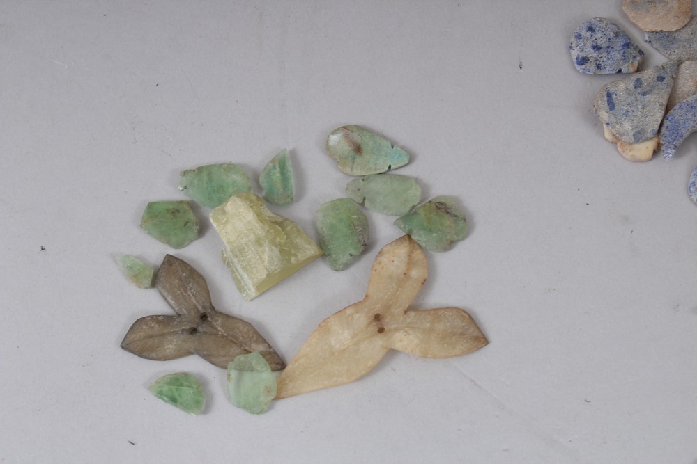 A MIXED BAD OF LATE 19TH CENTURY JADE LEAVES, for jade hard stone trees, ex sotheby arcade auction - Bild 4 aus 9