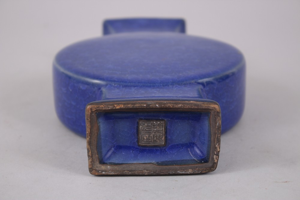 A 20TH CENTURY CHINESE COBALT BLUE CRACKLE GLAZE TWIN HANDLE MOON FLASK, the base bearing a six - Image 3 of 4