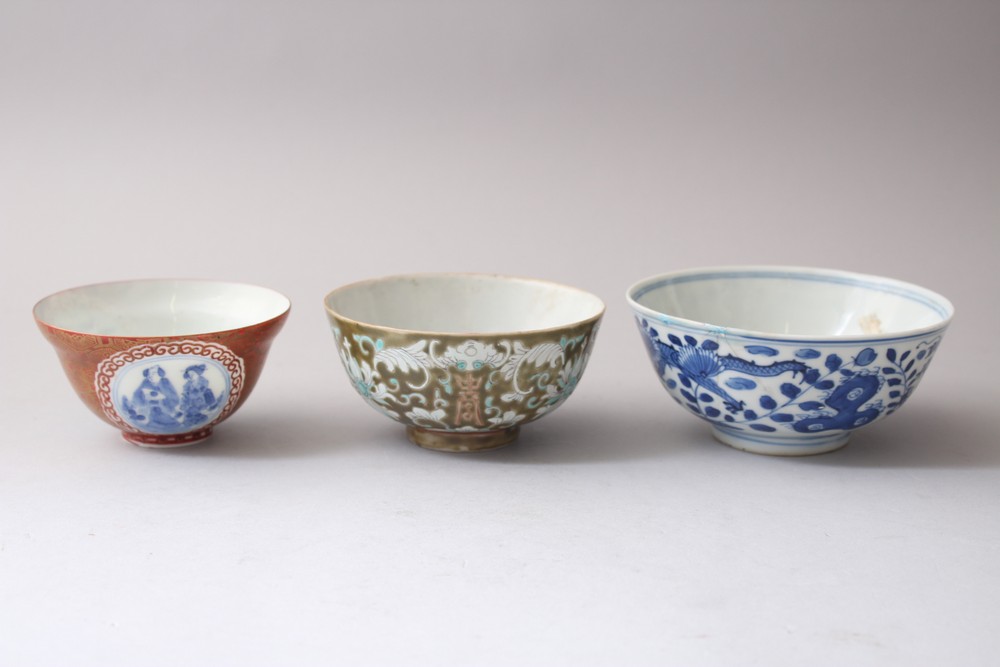 A MIXED LOT OF 19TH / 20TH CENTURY ORIENTAL BOWLS, consisting of a possibly Japanese blue & white - Image 2 of 7