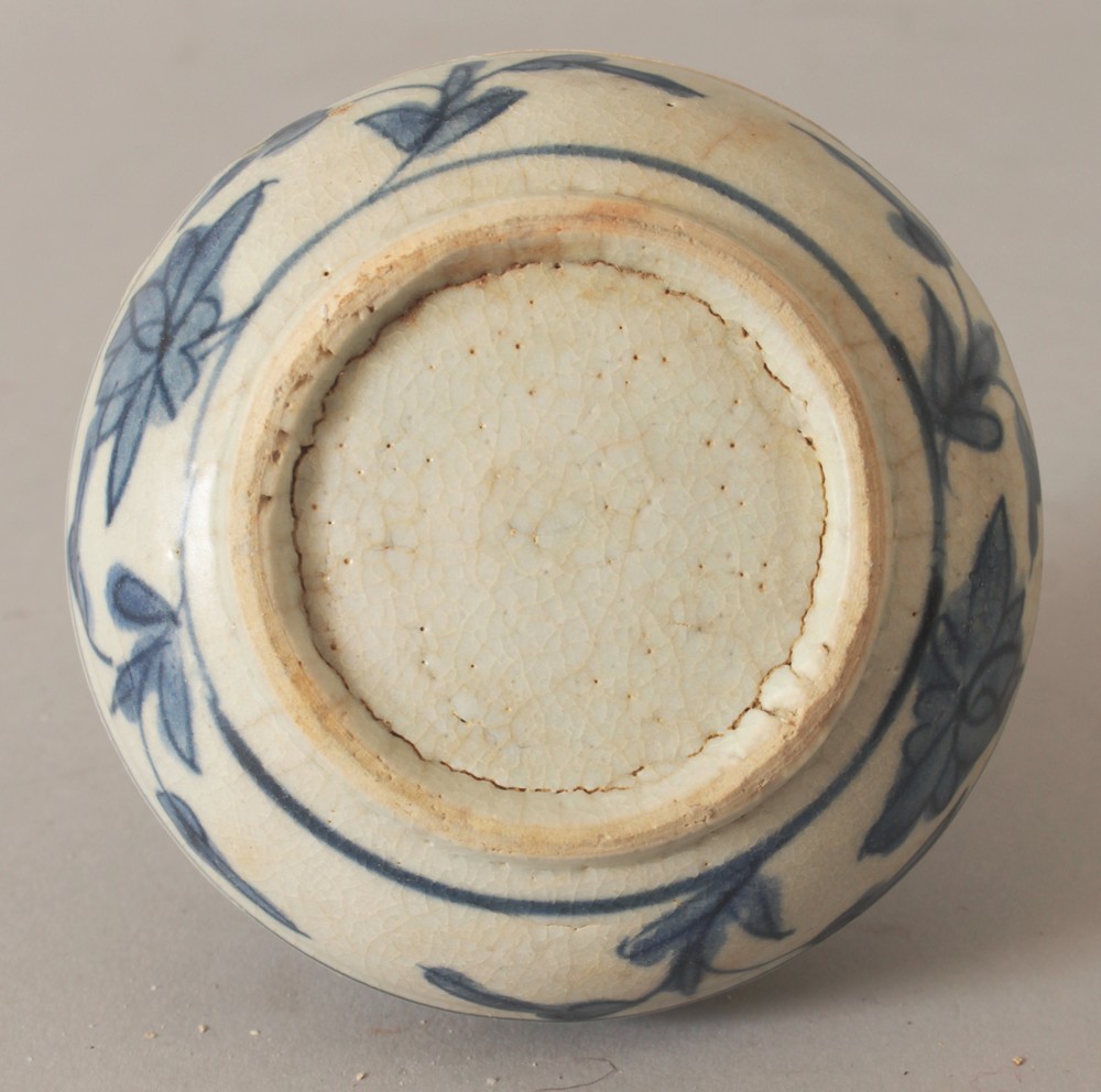 A CHINESE LATE MING DYNASTY WANLI PERIOD BLUE & WHITE SHIPWRECK PORCELAIN BOX & COVER. 11cm - Image 3 of 3