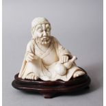 A GOOD QUALITY EARLY 19TH CENTURY CHINESE CARVED IVORY FIGURE OF A DRUNKEN SAGE, in a seated