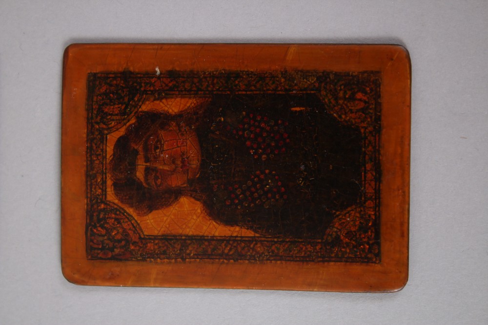 A COLLECTION OF FIFTEEN 19TH CENTURY PERSIAN QAJAR LACQUER PAPIER MACHE PLAYING CARDS - Image 6 of 11