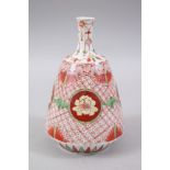 AN 18TH CENTURY JAPANESE IMARI PORCELAIN SAKE BOTTLE, the body of the bottle decorated with