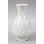 A 19TH CENTURY CHINESE GE WARE PORCELAIN CRACKLE GLAZE VASE, 19.5cm high x 11cm wide .