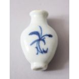 A LATE 18TH / EARLY 19TH CENTURY CHINESE MINIATURE BLUE & WHITE SNUFF BOTTLE, one side bearing a six