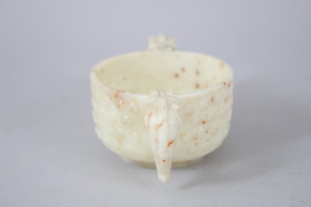 A 20TH CENTURY CHINESE ARCHAIC STYLE JADE / SOAPSTONE MING STYLE CUP, 13.5cm wide including handles, - Image 4 of 6
