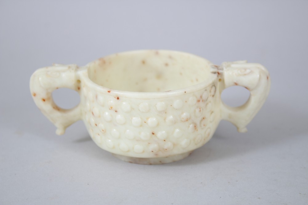 A 20TH CENTURY CHINESE ARCHAIC STYLE JADE / SOAPSTONE MING STYLE CUP, 13.5cm wide including handles, - Image 3 of 6