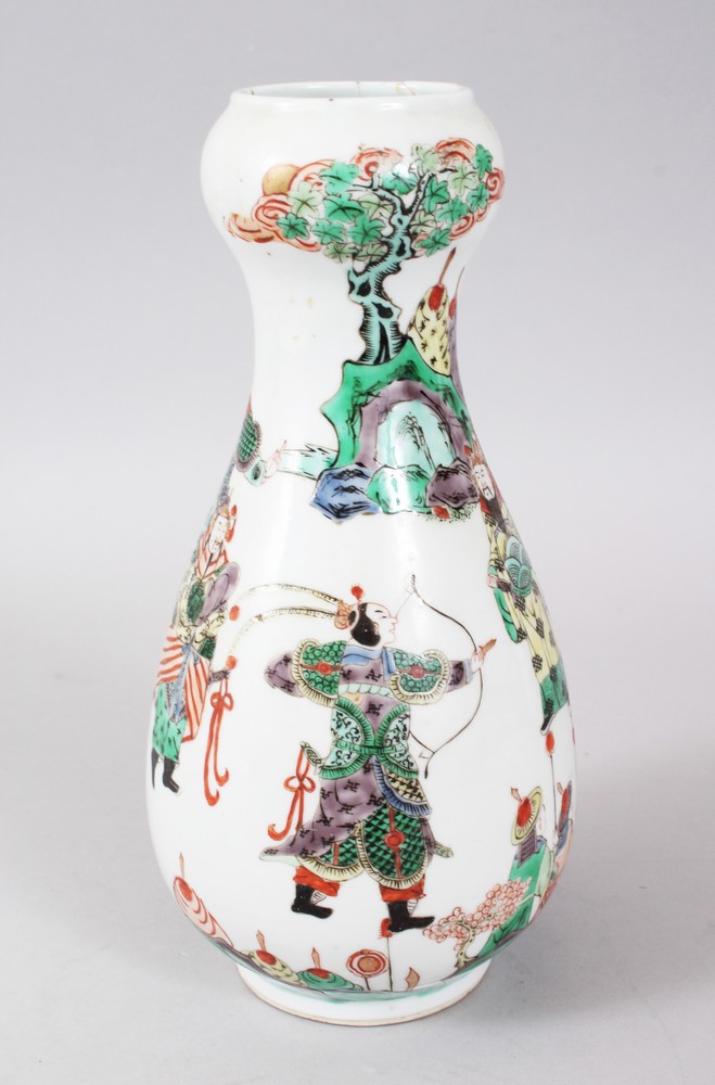 A GOOD 18TH-19TH KANGXI CENTURY CHINESE FAMILLE VERTE PORCELAIN VASE, painted with warriors, one