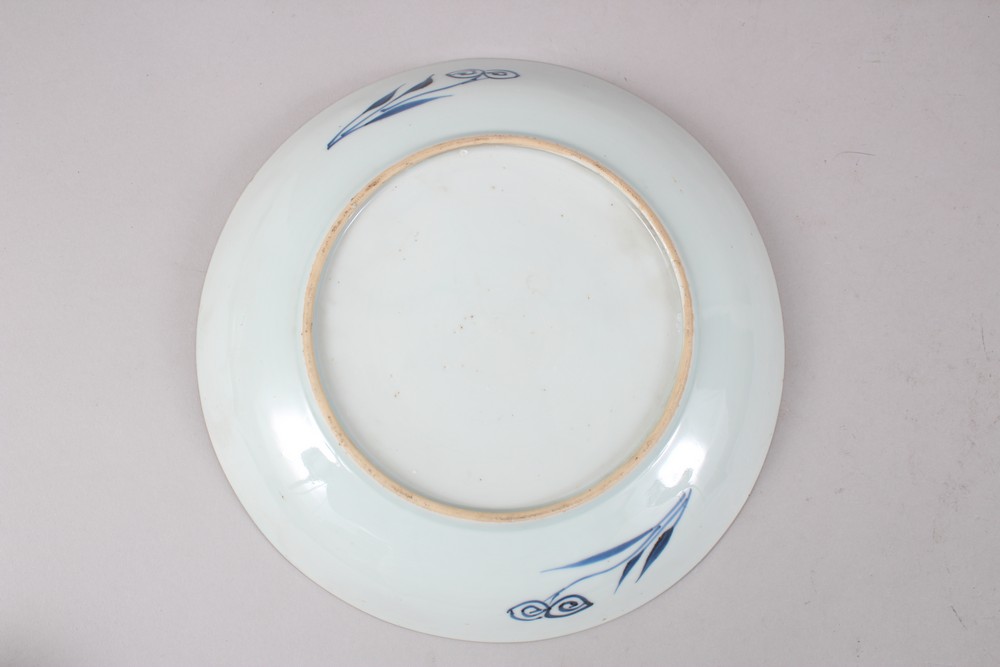 A GOOD CHINESE BLUE & WHITE KANGXI PORCELAIN SAUCER DISH, decorated with floral decoration, 22.5cm - Image 2 of 2