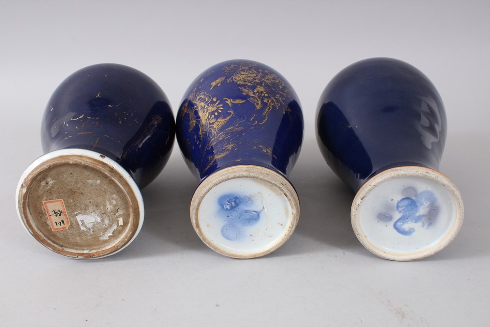 THREE 18TH CENTURY CHINESE POWDER BLUE & GILT PORCELAIN JARS & COVERS, the body of the jars with - Image 5 of 8